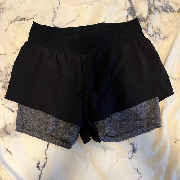 Lululemon 2 in 1 shorts - Picture 4 of 4